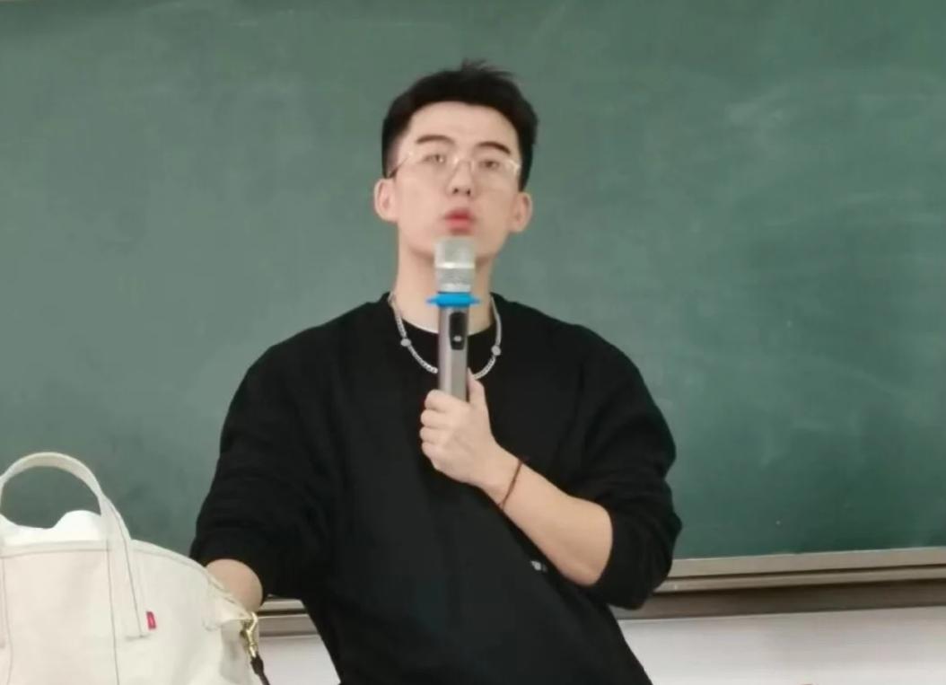 备注英语老师谐音梗,各科老师备注谐音梗