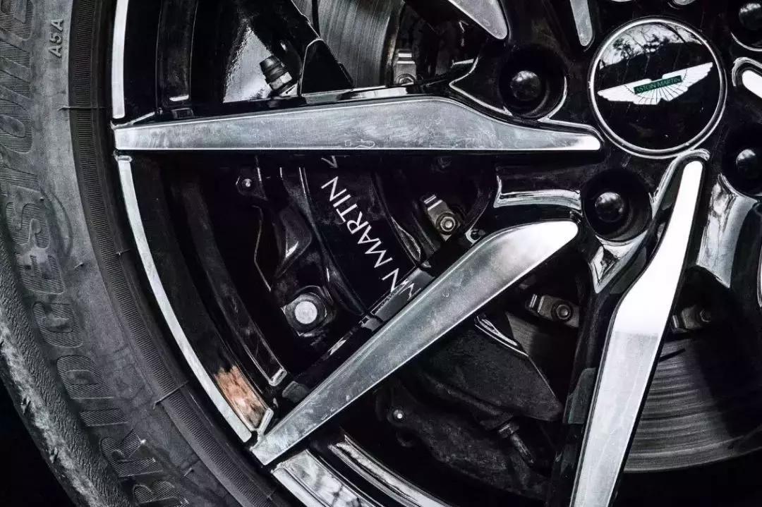 夏东阿斯顿马丁db11试驾,嗜驾