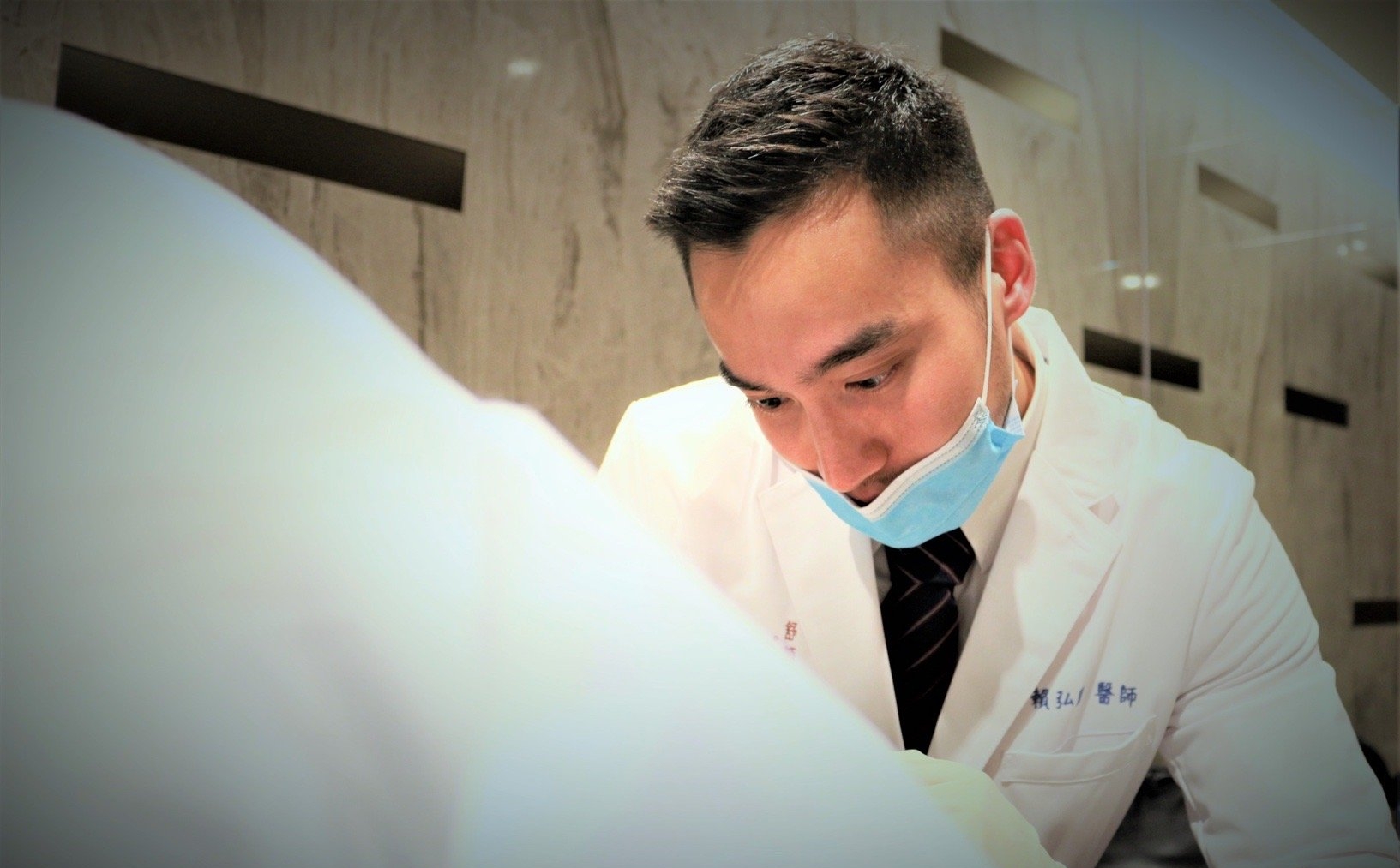 阿娇携手老公赖弘国,阿娇和老公上综艺赖弘国表现暖心