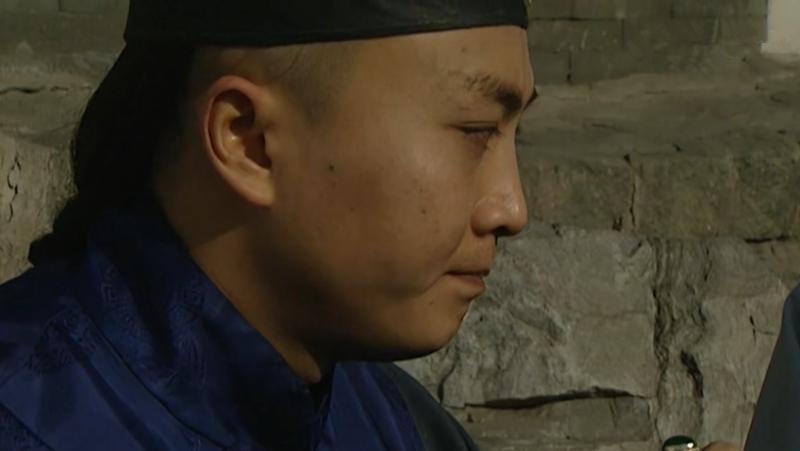 雍正王朝年羹尧给李卫和高福各一枚戒指，为什么翠儿选择了李卫？