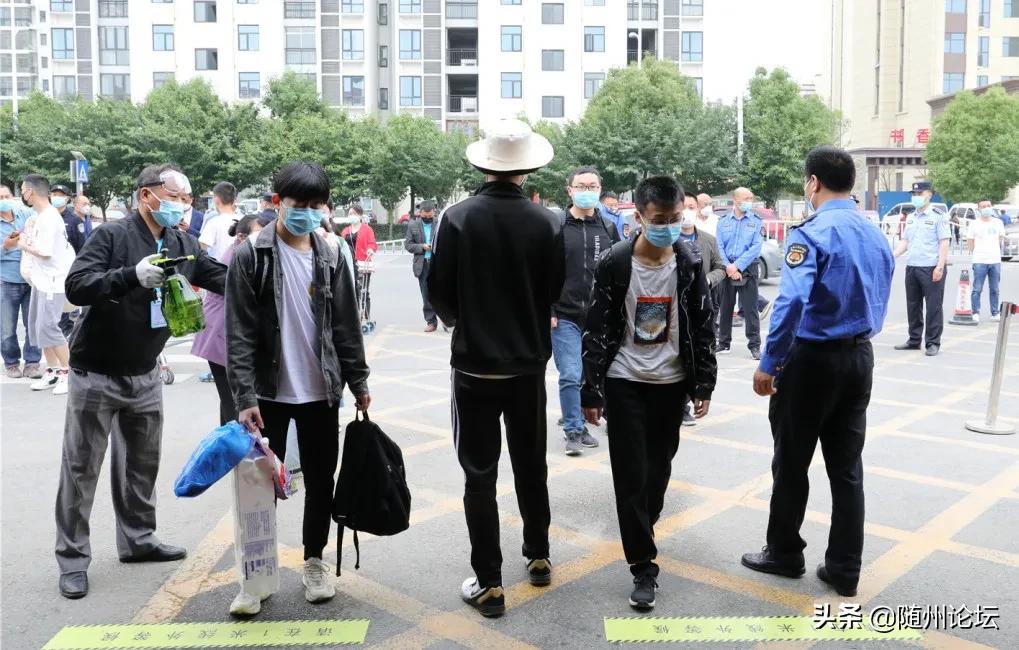 湖北曾都一中复学,好久不见武汉纪录片免费观看