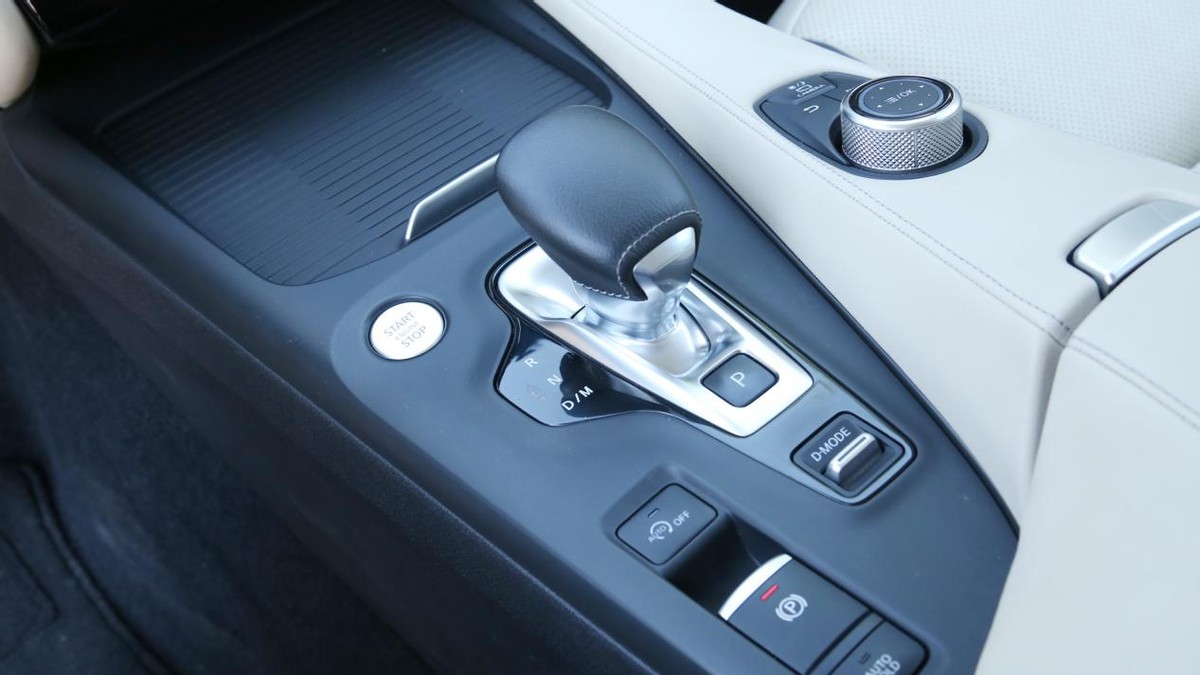 细节全面解析汽车,英菲尼迪qx50悦享版自驾