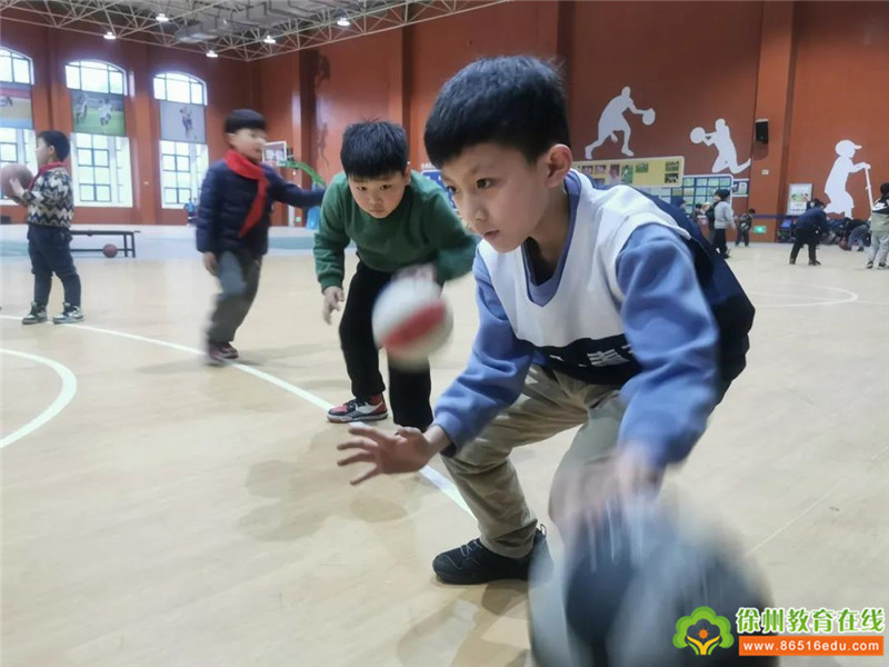 徐州市万科城民主小学体育教师,徐州市万科城民主小学五年级