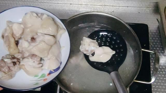 别再吃大盘鸡了！很多吃过的人为啥做不到？试着炒一次，忘掉很难