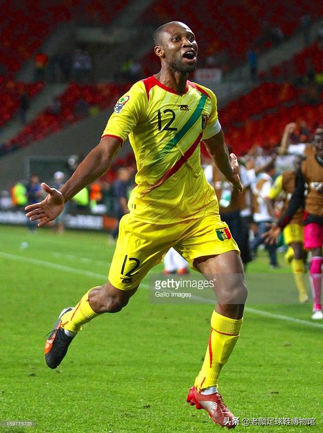 马竞前锋微商处购买厂货球鞋作秀，欧美球星居然还自己掏钱买球鞋