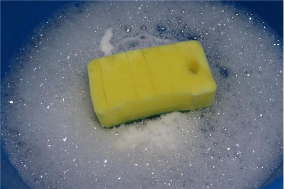 怎样把风扇的灰尘擦掉,怎么把电风扇上的垃圾清除掉