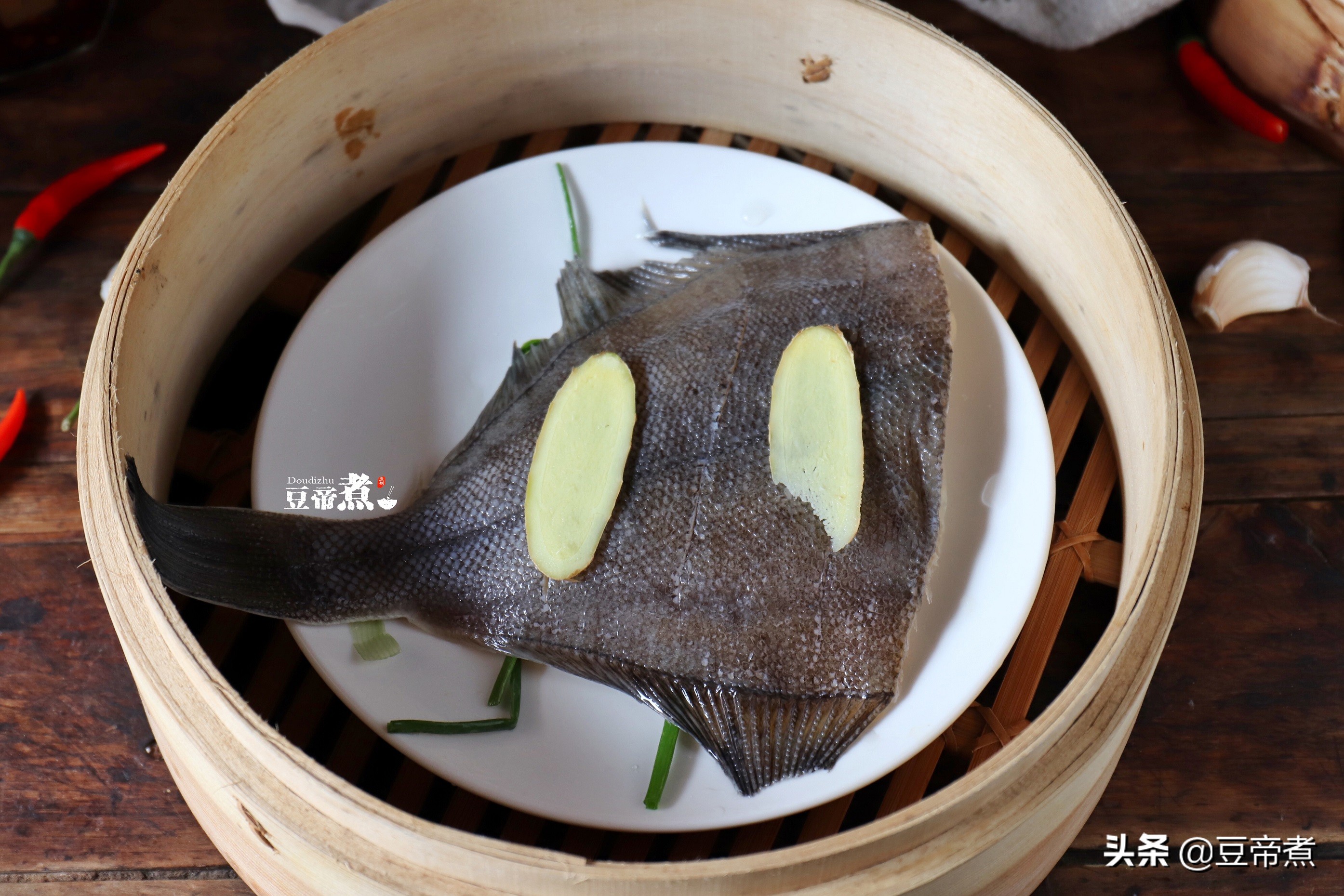 酒店蒸鱼汁制作方法和配方,小年蒸鱼的家庭做法