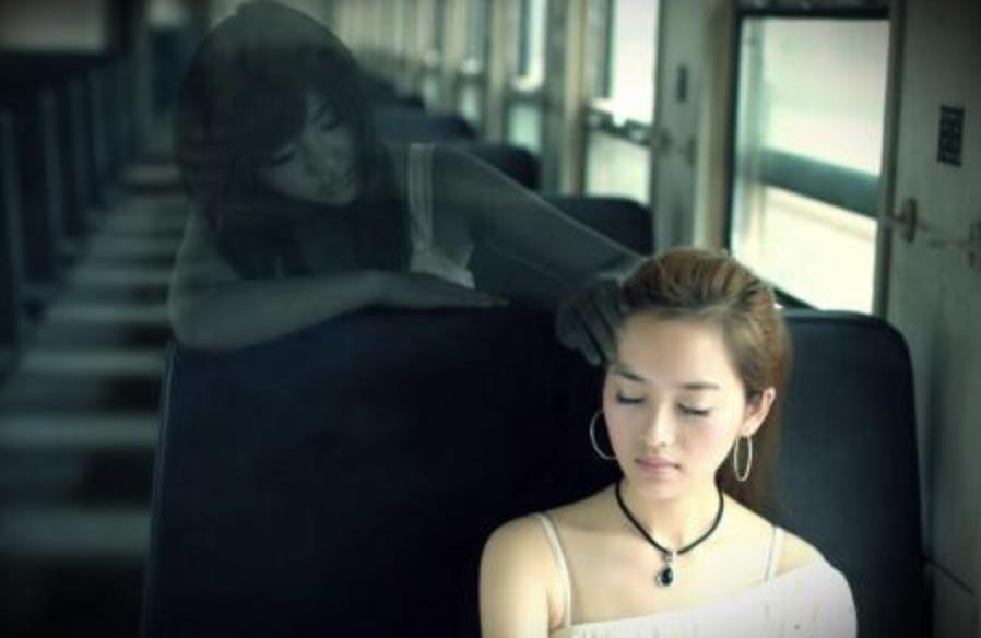 拍照拍到鬼影是怎么回事,全球十大灵异鬼影照片