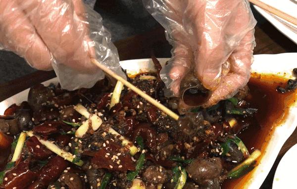 吃田螺吃到一股腥味有事吗,吃田螺吃到了些沙有事吗