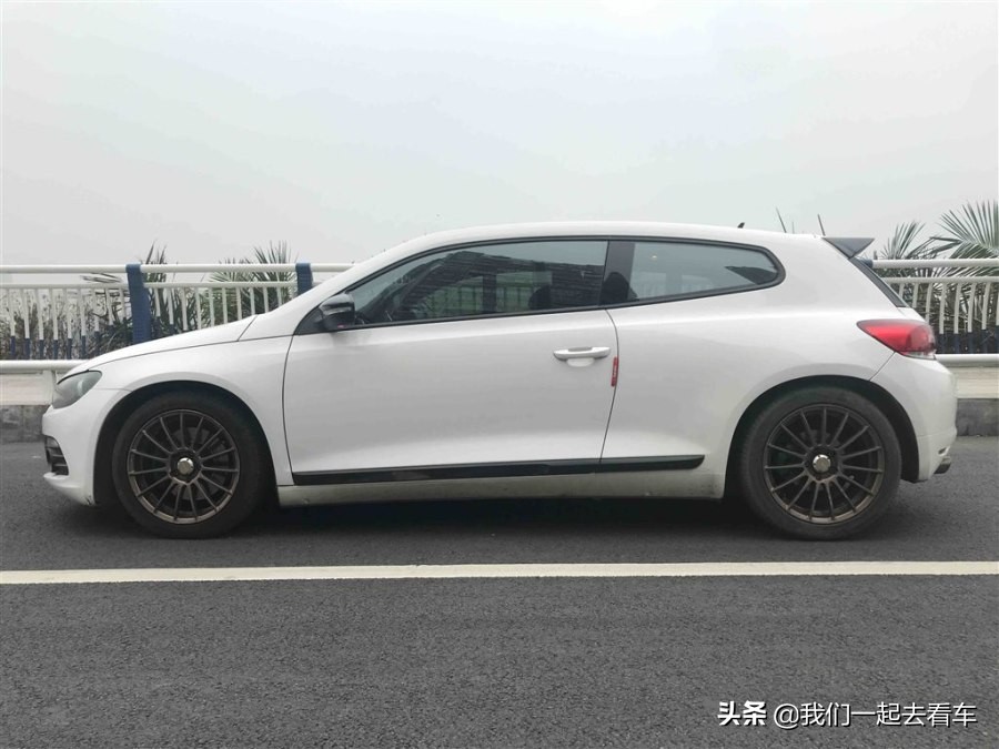 2011款大众尚酷1.4风尚版怎么样,朋友花十几万买了一台国产车