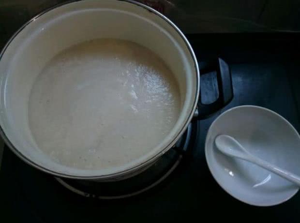 孩子晚上总“蹬被”？是脾胃燥热，多喝这碗汤，健脾养胃一晚安睡