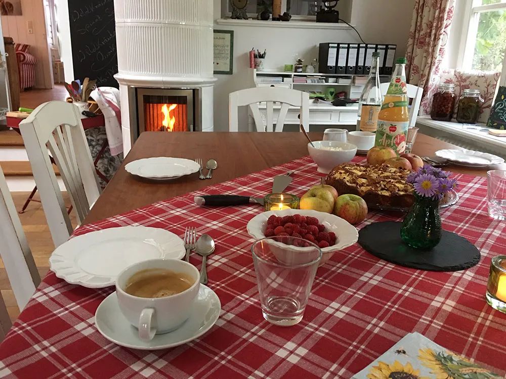 如果气温变冷需要准备什么,温度降到几度花搬到室内