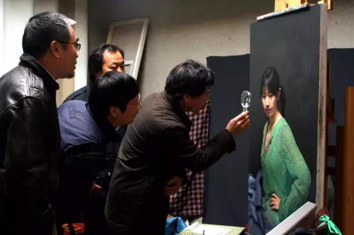 冷军的超写实绘画是造假的?画画40年代的作品都在这了,你来鉴别