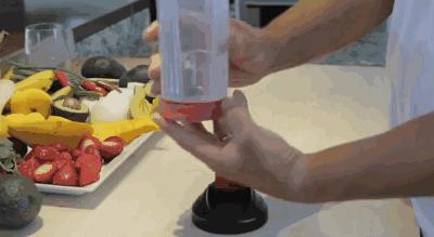 不需要电的搅拌机，摇一摇，随时随地喝新鲜果汁