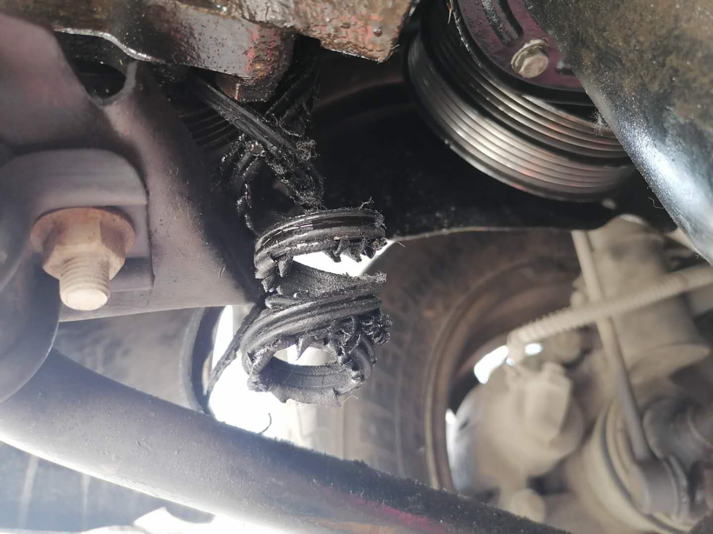 发动机漏油维修费用明细表,发动机漏油花了3000