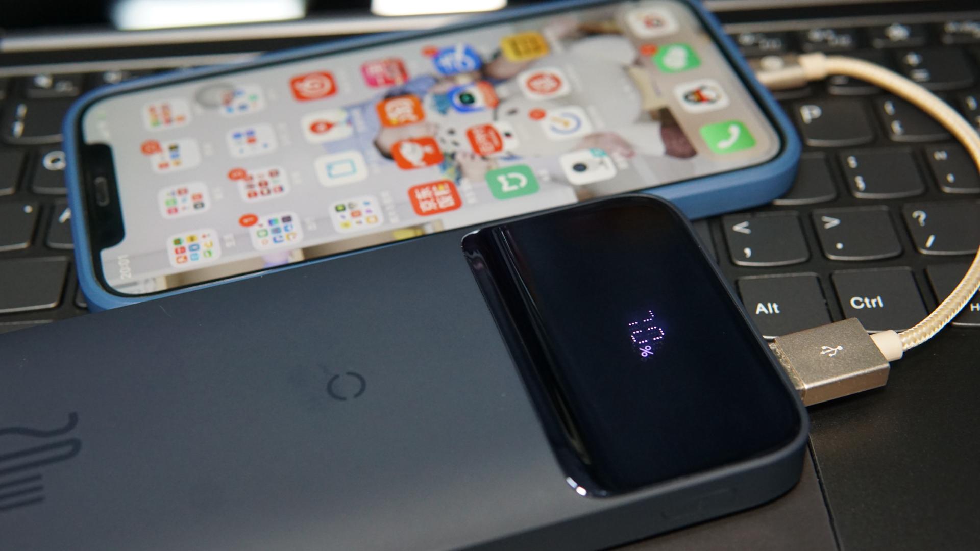 倍思无线磁吸充电宝20w充苹果13,倍思iphone12