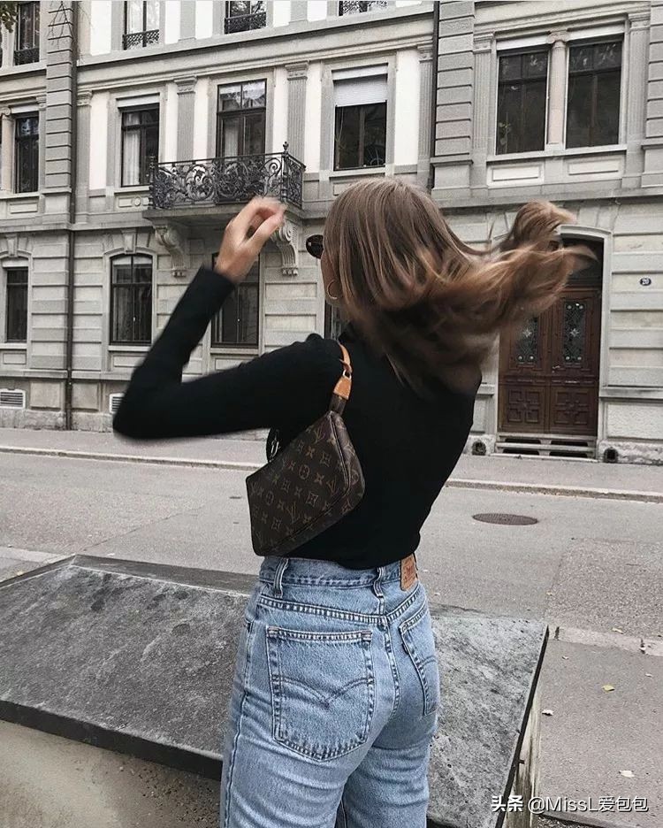 有哪些手袋既经典又时髦呢,时髦氛围感的必备单品迷你手袋