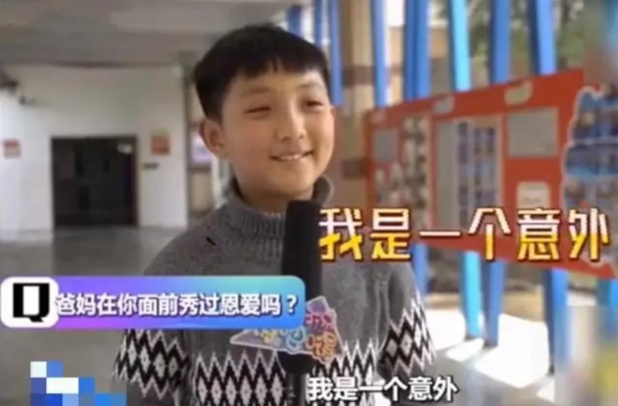 父母秀恩爱孩子提高情商,父母在孩子面前秀恩爱孩子的表现