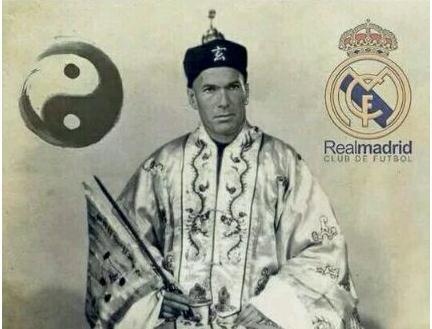 你一口我一口，不奶死曼城不罢手！他来了，他拿着桃木剑走来了