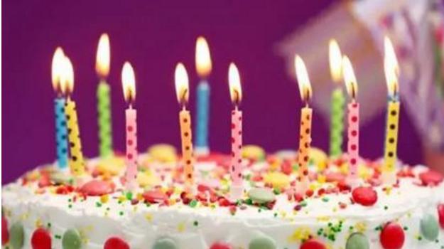 孩子在幼儿园过生日需要几个蛋糕,幼儿园20个小朋友买多大蛋糕合适