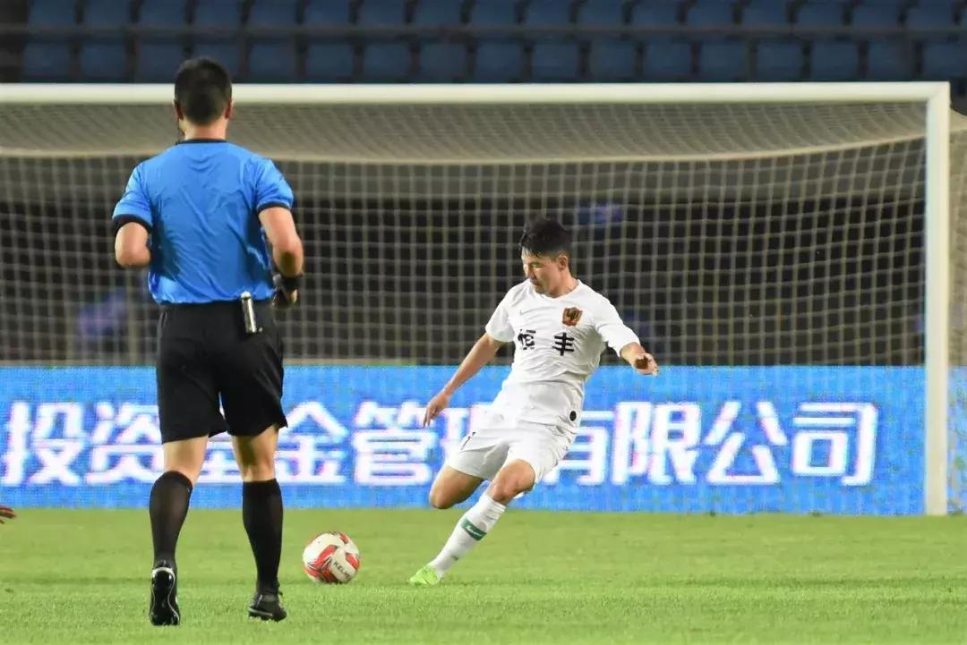 中甲比赛贵州恒丰对辽宁宏运,莫塔射门