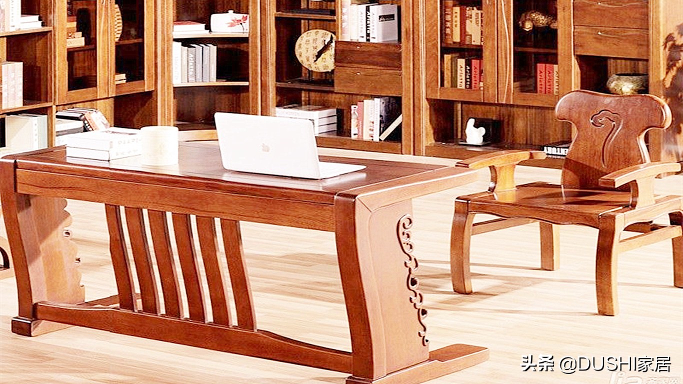 书房书桌颜色胡桃木,去客厅化的大书桌推荐胡桃木