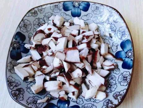 青菜包子出锅总变色？掌握3个窍门，包子暄软鲜香，青翠不发黄