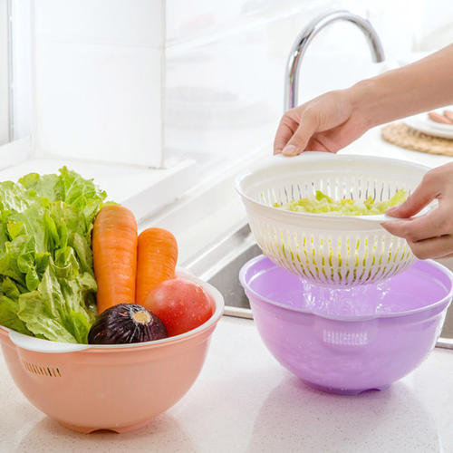 洗菜篮子孔多难清理，找个脸盆泡热水，5分钟就洗干净