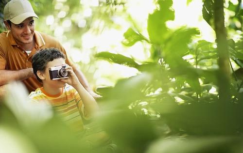 孩子内向不善于沟通怎么办呢,孩子内向自卑如何引导