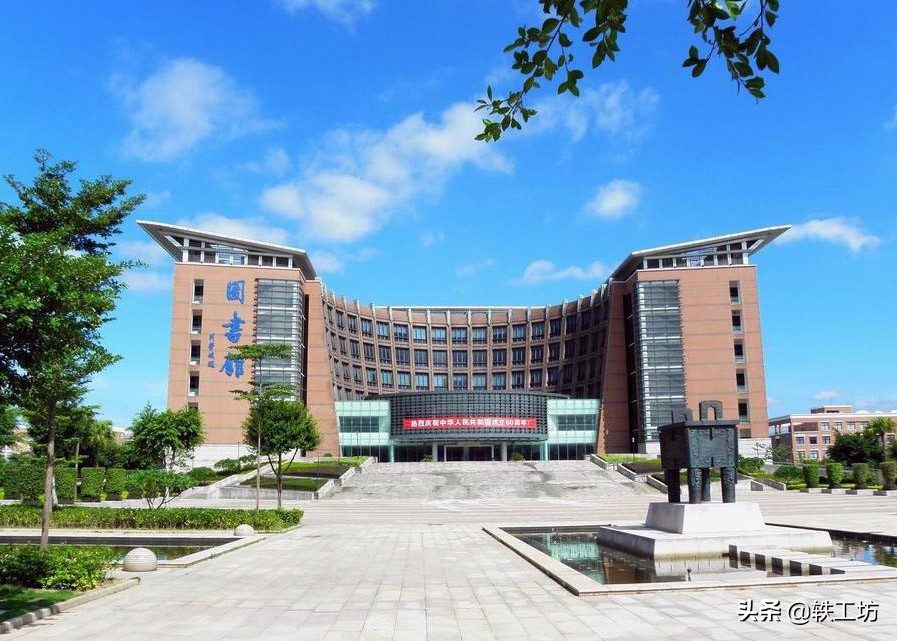 这三所“非双”师范大学，毕业生很容易进入体制内，考上就是赚到