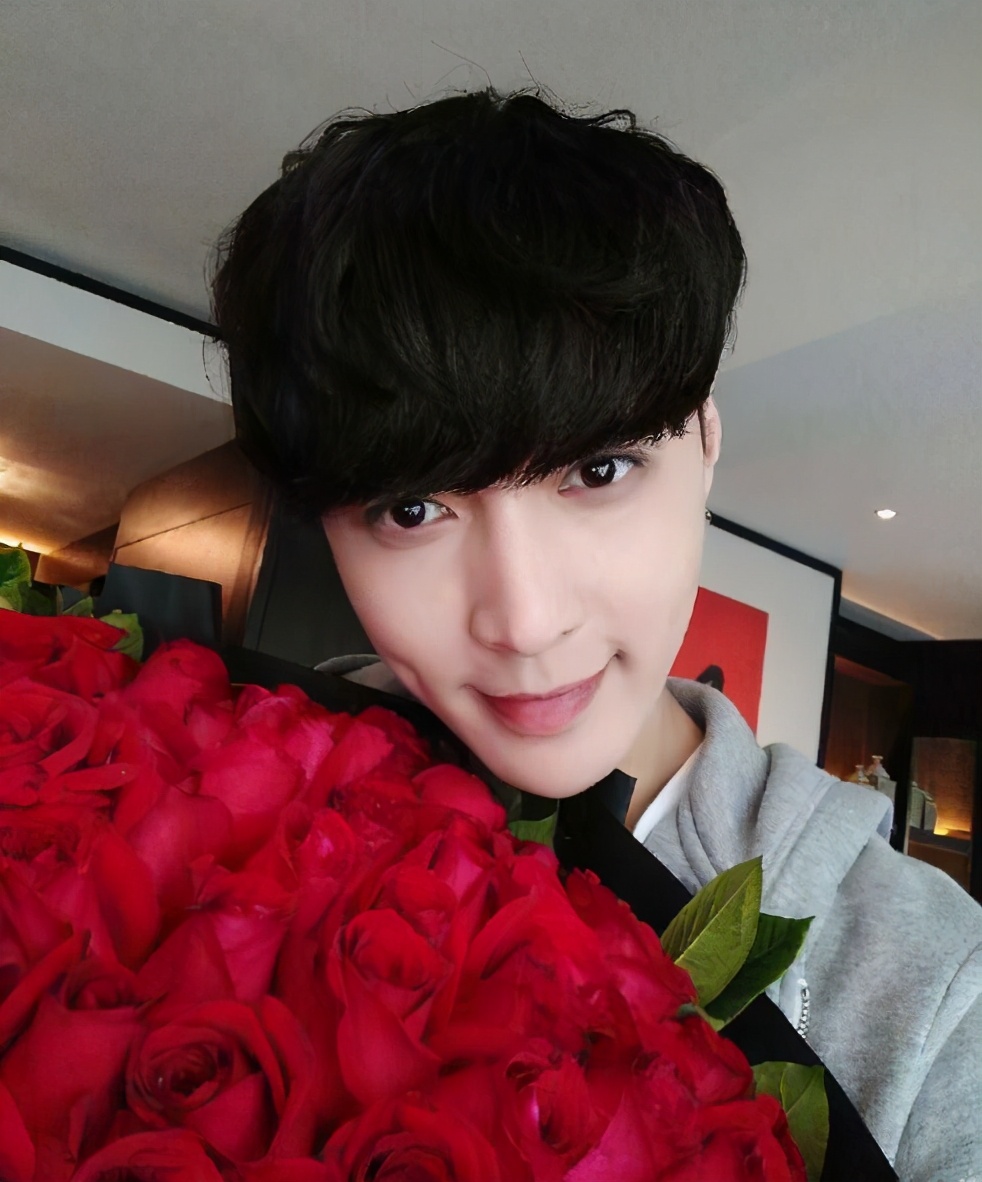 张艺兴百龄坛代言视频,百龄坛张艺兴限量版