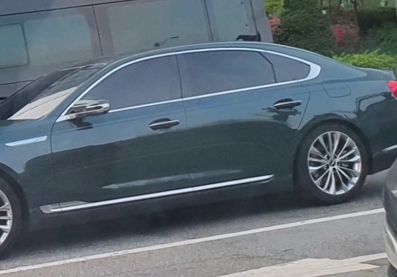 新款起亚k9官图发布,新款起亚K9官图