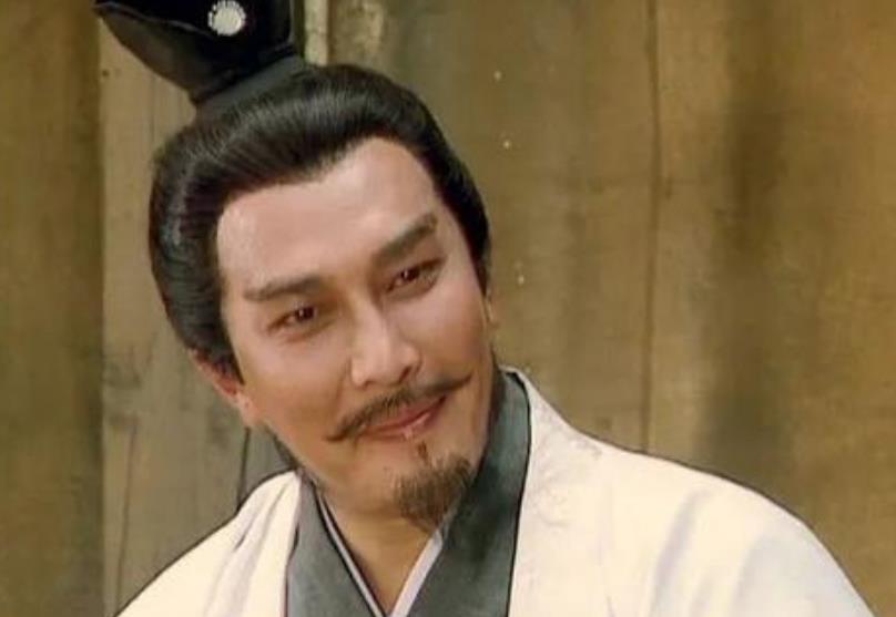 庞统投靠刘备见孔明,庞统临死前说主公被孔明迷惑