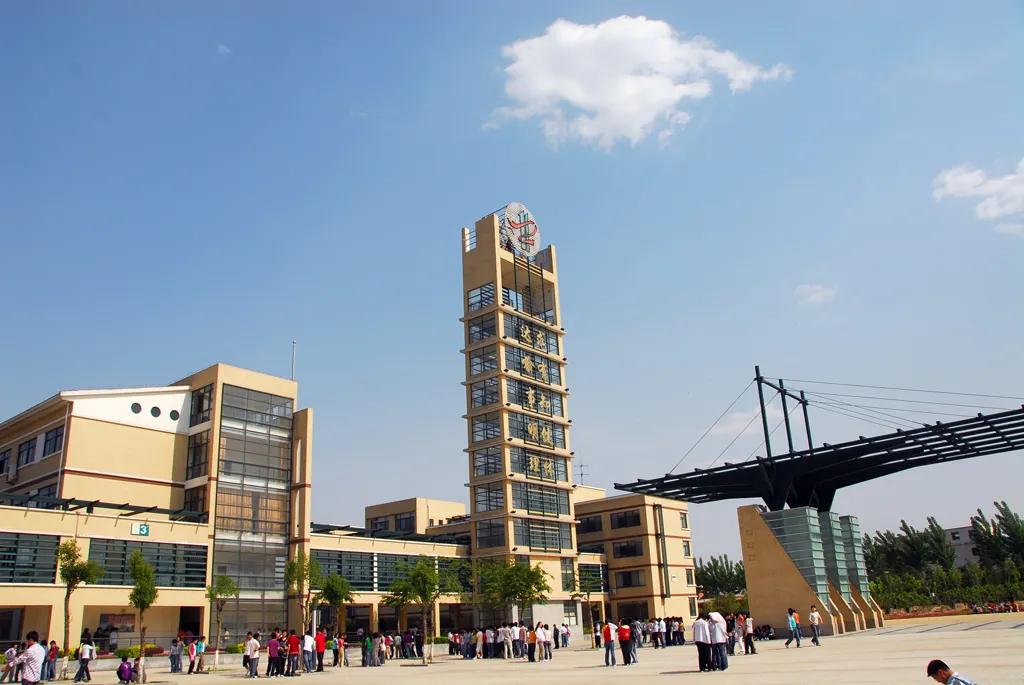 郑州市新增三所省示范高中排名,郑州2023高中一批次学校排名