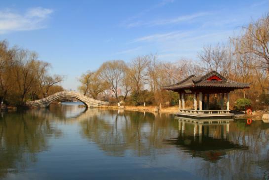 美丽的大明湖景色宜人,美丽的济南大明湖景区