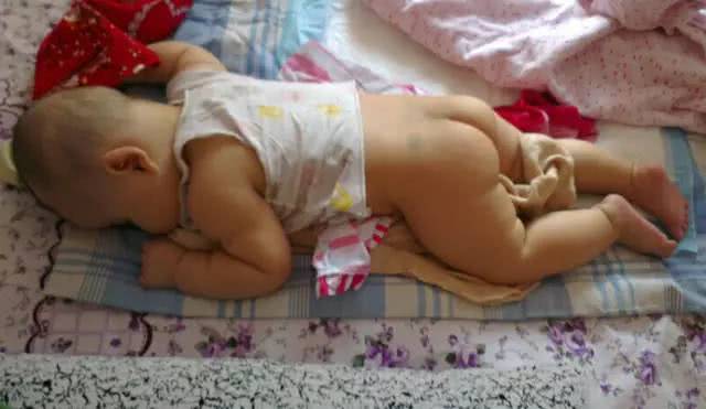 宝宝经常趴着睡是怎么回事,两岁的孩子一直趴着睡有危害吗