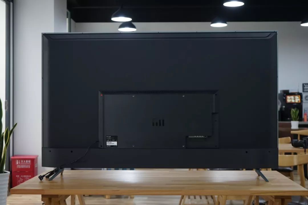 2799元65寸的小米电视,29999元一百寸电视