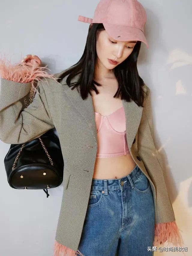 金晨穿衣搭配阔腿裤,金晨穿灰色暗格西服灰色短裤