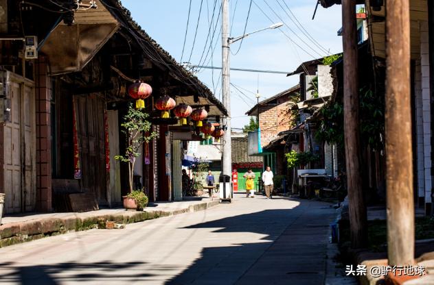 成都附近的古镇最值得去的是哪个,2022春节成都周边有年味的古镇