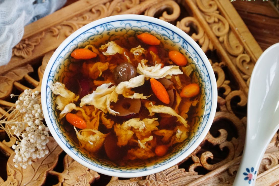 40岁的女人没钱是不是很正常,女人40岁没钱