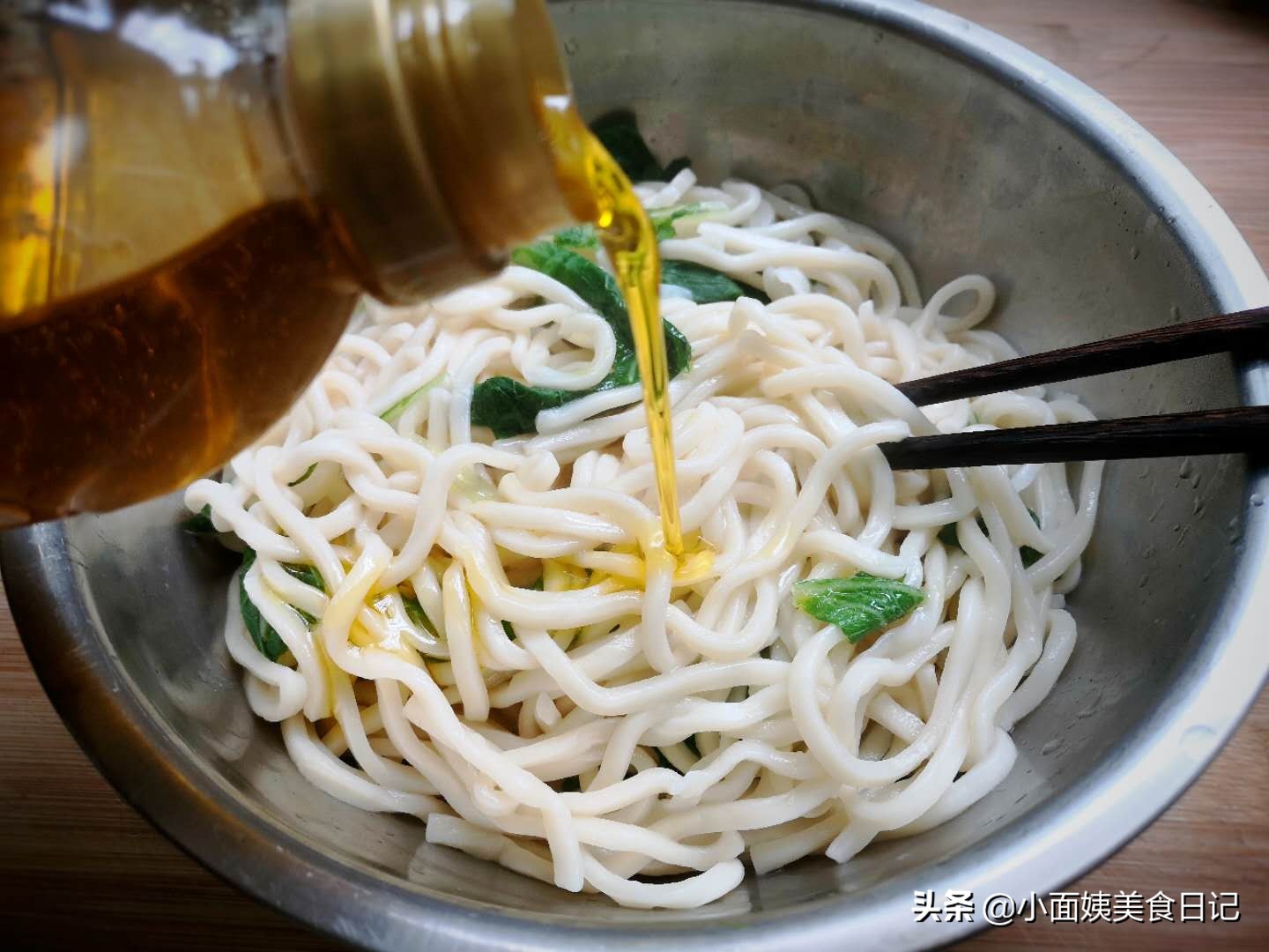 夏天凉面的做法简单易做,大热天教你做凉面调料