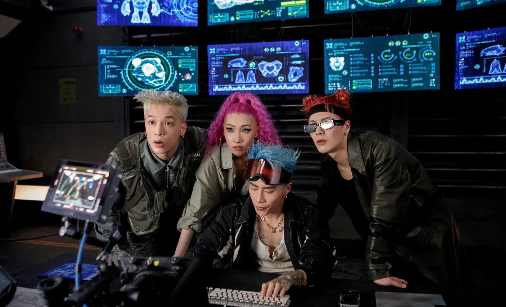 他一直是一个真诚有正能量的男孩，难怪这么多人喜欢