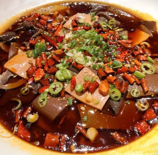 因为“吃内脏”的过场多，四川人直接分成了3个派别