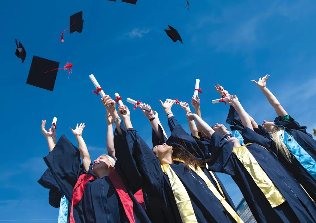 两局长当书记校长，这所学校肯定不一样