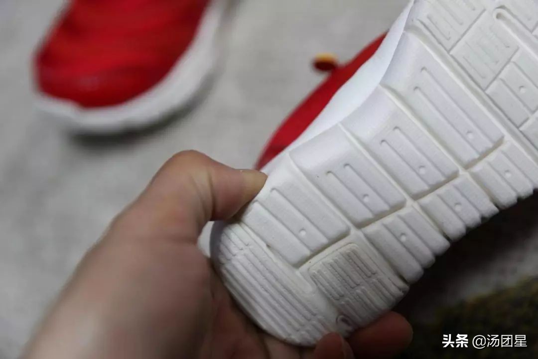 把乐迪穿在脚上起飞-小寻飞机侠儿童鞋