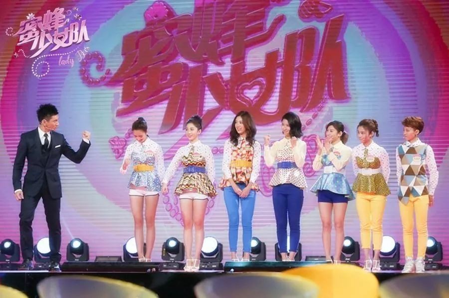 达芙妮40年轮回，充满家族内斗、明星豪门、资本掠食等，一场大戏