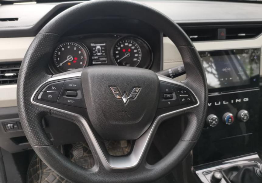 能拉货又能拉人的五菱,能拉货能拉人油耗低的车