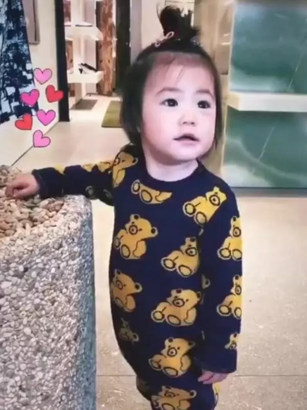 王诗龄戴的珠宝,王诗龄戴卡地亚手镯多少钱