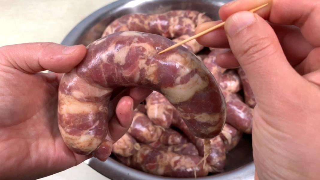 爷爷卖烤肠,奶奶30年灌香肠配方
