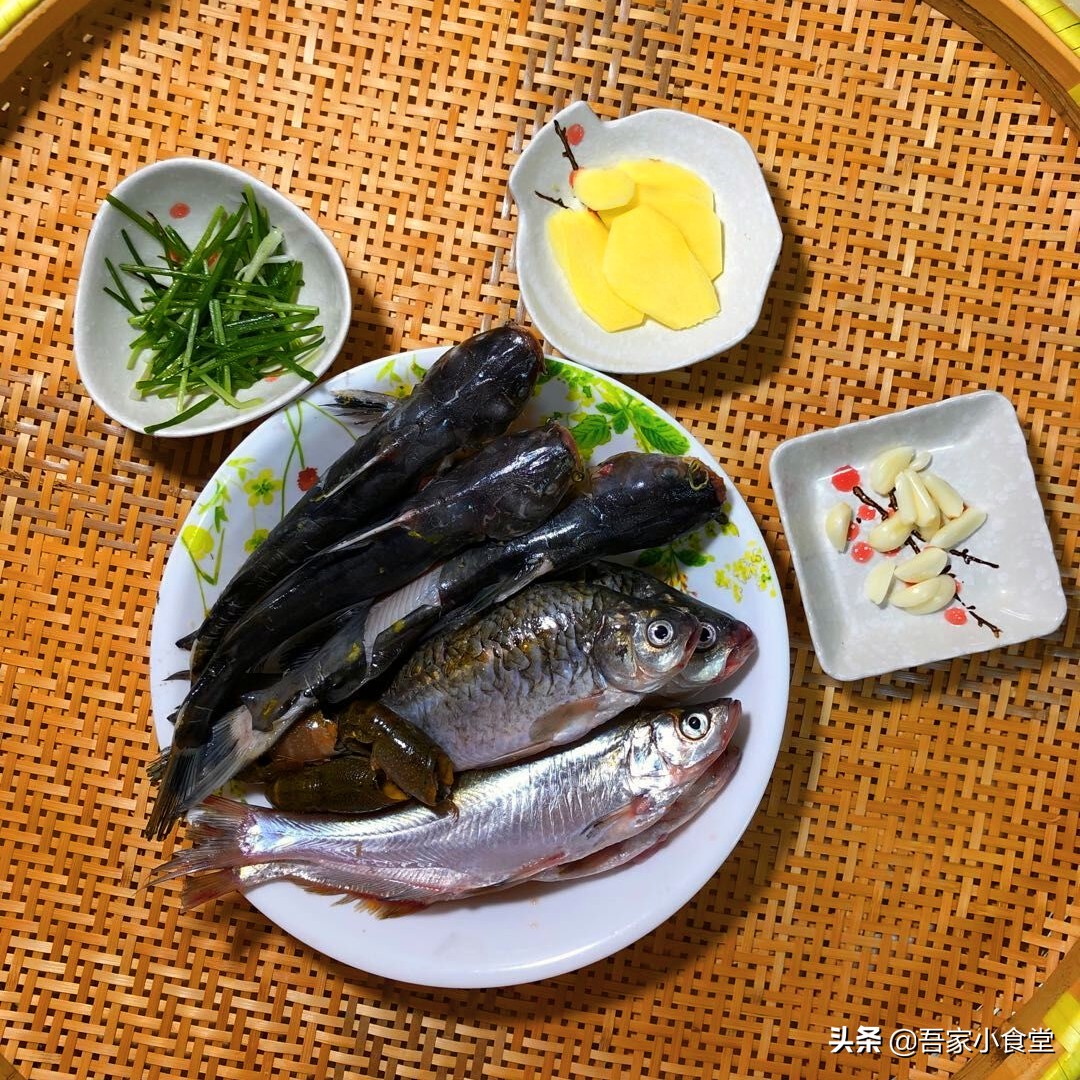 红烧小杂鱼的做法吃起来不腥,家烧海鲜小杂鱼红烧的家常做法